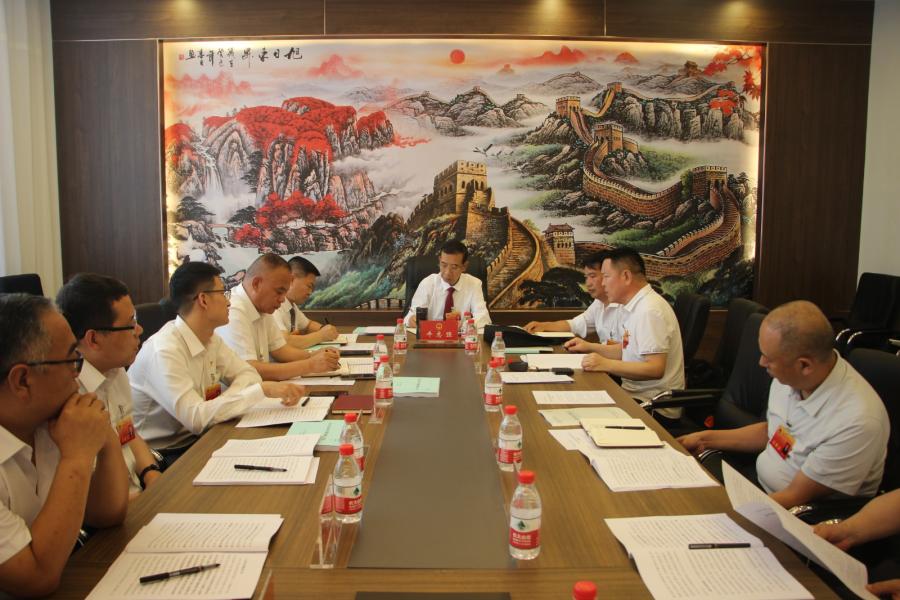 县长 经贸团2(1).jpg