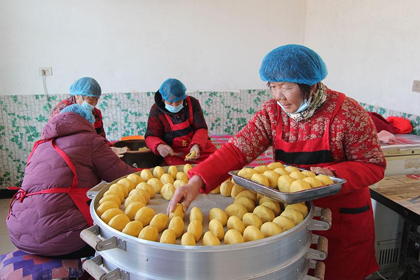 宋村镇东大关村：小团子“蒸”出团圆味儿 (6).jpg