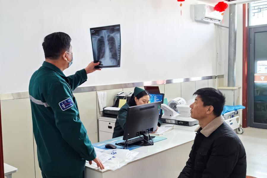 1月26日 春节我在岗丨县中医院：在岗位上过节 在坚守中奉献 (3).jpg