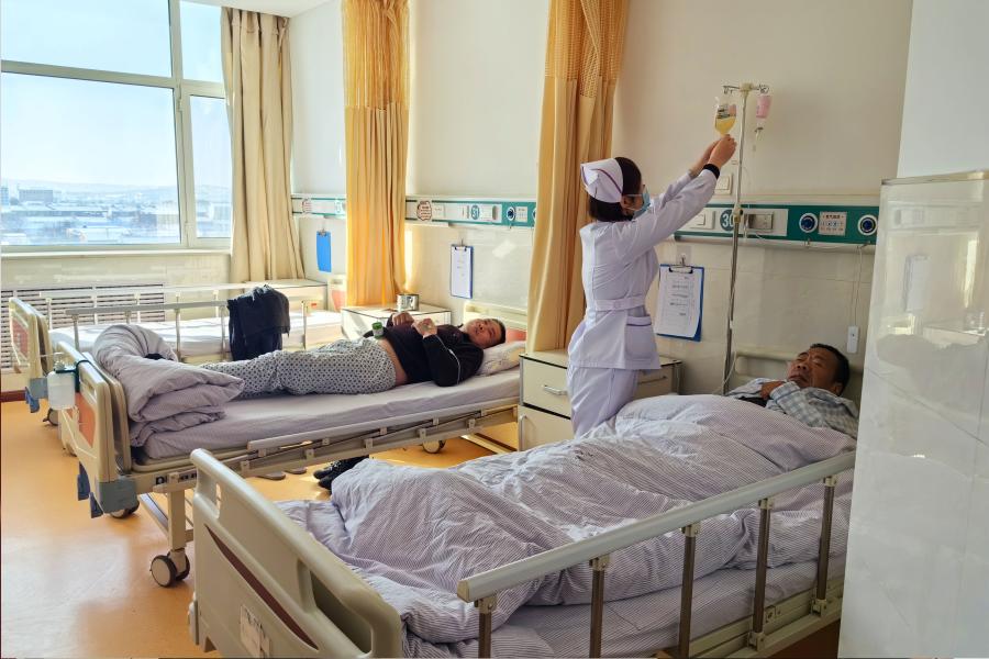 1月26日 春节我在岗丨县中医院：在岗位上过节 在坚守中奉献 (5).jpg