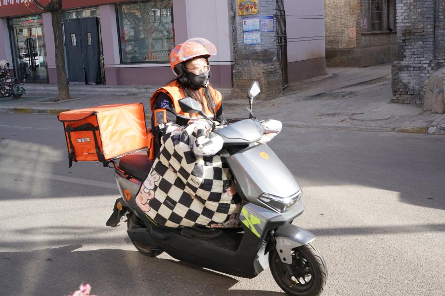 骑手成新春“最美奔跑者” (10).jpg