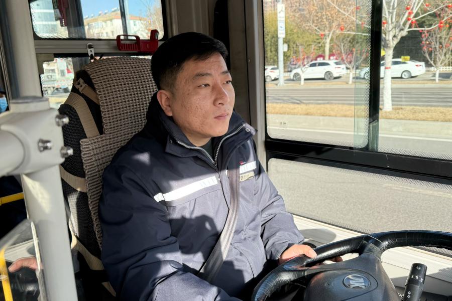 春节我在岗  公交司机：平凡坚守只为市民安全便利出行 (9).jpg